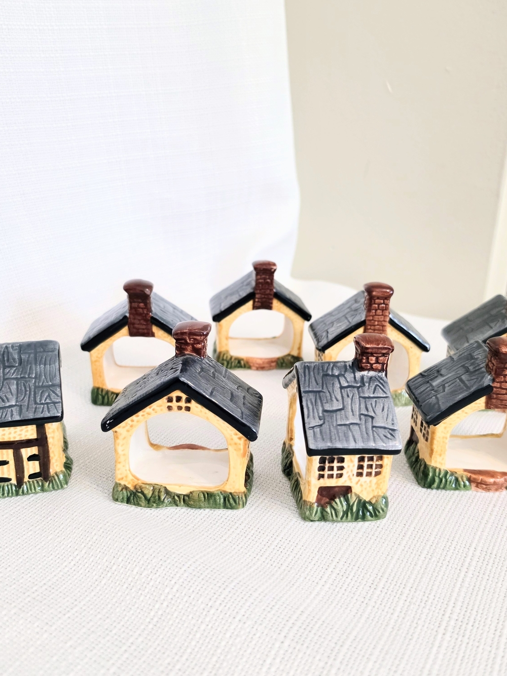 Cottage House Napkin Rings Set 8 Ceramic Granny Core New Home Dinner Party